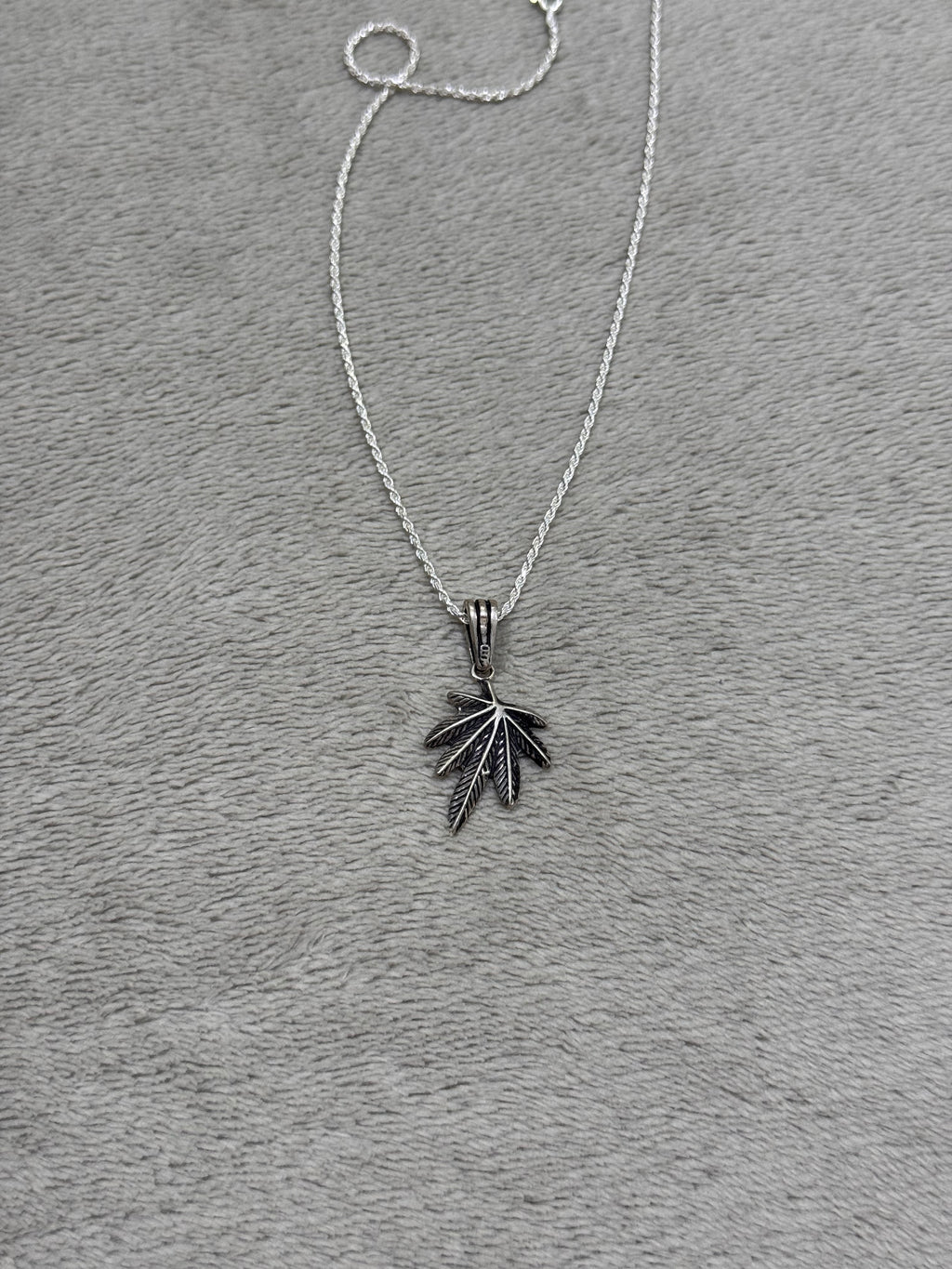 Palm necklace 🌴